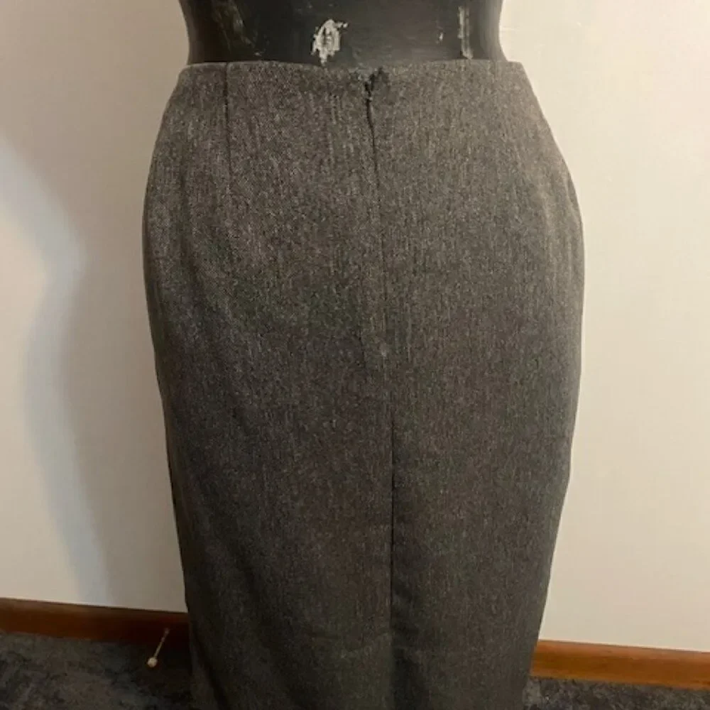 Signature by Larry Levine Gray/Black Tweed Pencil skirt, size 14W - Picture 2 of 3